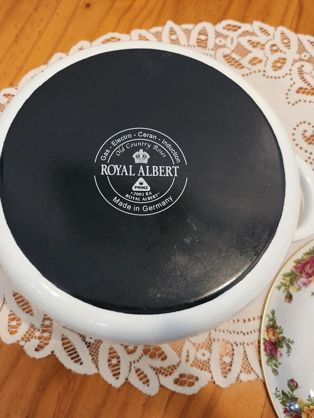 Royal Albert Old Country Roses Enamel Casserole Dish W/Lid NEW